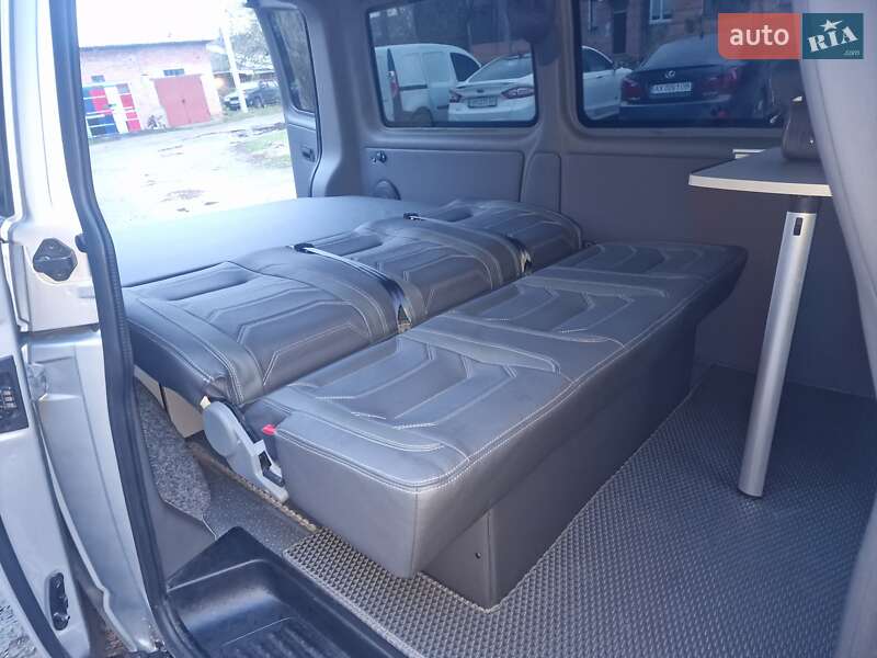 Грузопассажирский фургон Volkswagen Transporter 2011 в Бердичеве