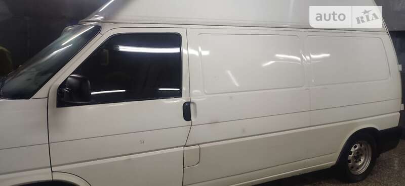 Вантажний фургон Volkswagen Transporter 2003 в Чернігові