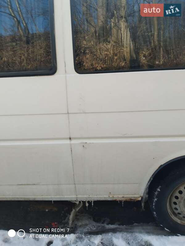 Грузопассажирский фургон Volkswagen Transporter 2000 в Рахове