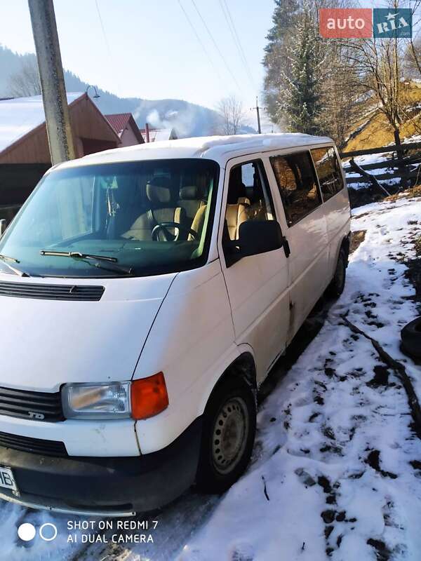 Грузопассажирский фургон Volkswagen Transporter 2000 в Рахове