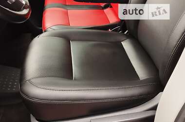 Вантажопасажирський фургон Volkswagen Transporter 2012 в 