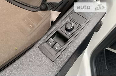 Минивэн Volkswagen Transporter 2015 в 