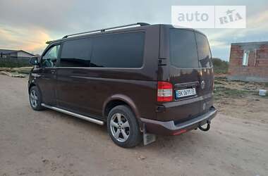 Минивэн Volkswagen Transporter 2012 в Рокитном