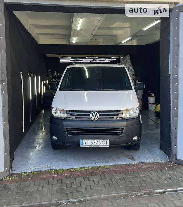 Минивэн Volkswagen Transporter 2015 в Ивано-Франковске