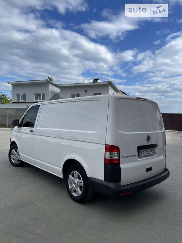 Грузовой фургон Volkswagen Transporter 2013 в Сарнах