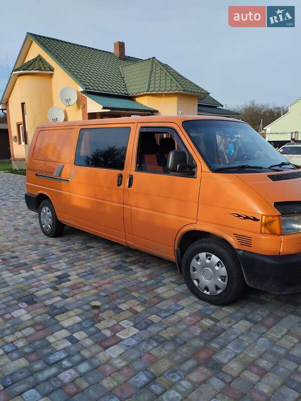 Минивэн Volkswagen Transporter 2000 в Вараше