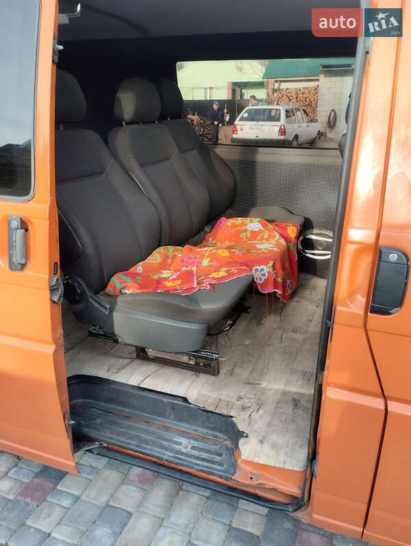 Минивэн Volkswagen Transporter 2000 в Вараше