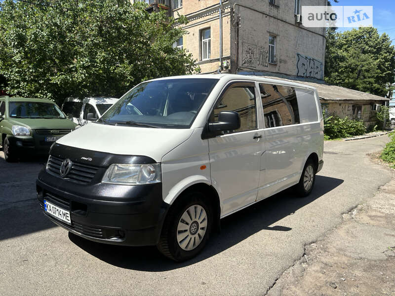 Вантажний фургон Volkswagen Transporter 2005 в Києві