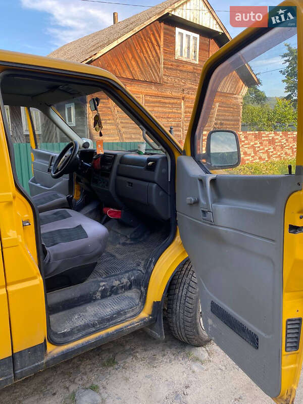 Минивэн Volkswagen Transporter 2000 в Тячеве
