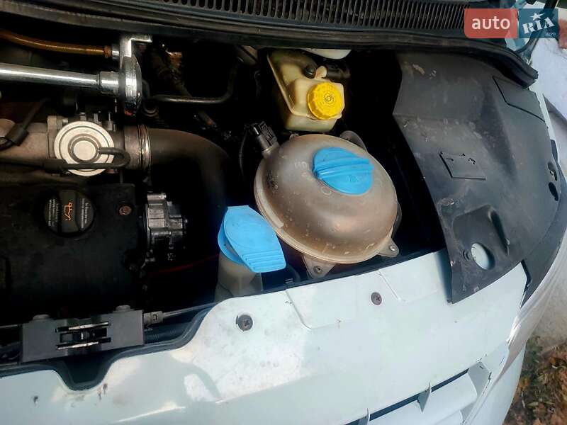 Минивэн Volkswagen Transporter 2004 в Николаеве