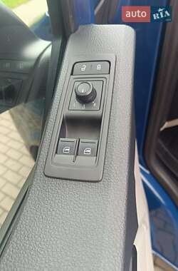 Минивэн Volkswagen Transporter 2016 в 