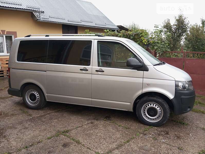 Минивэн Volkswagen Transporter 2012 в 