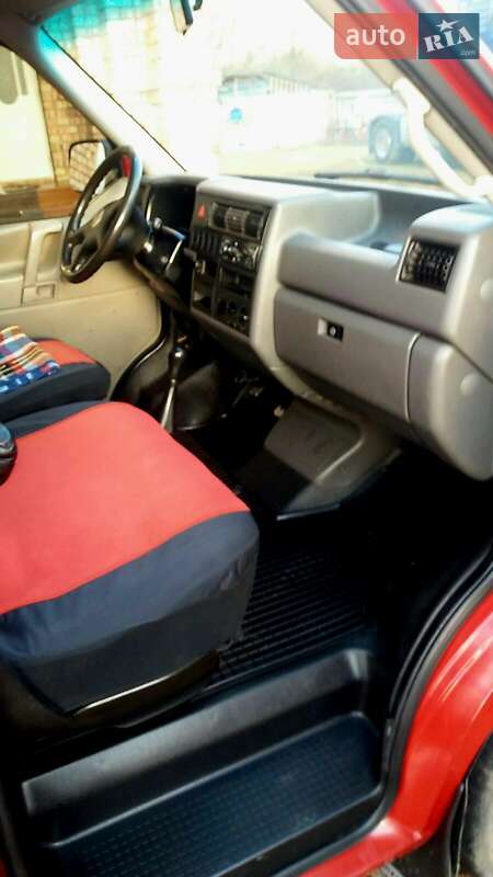 Минивэн Volkswagen Transporter 2000 в Косове