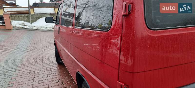 Минивэн Volkswagen Transporter 2000 в Косове