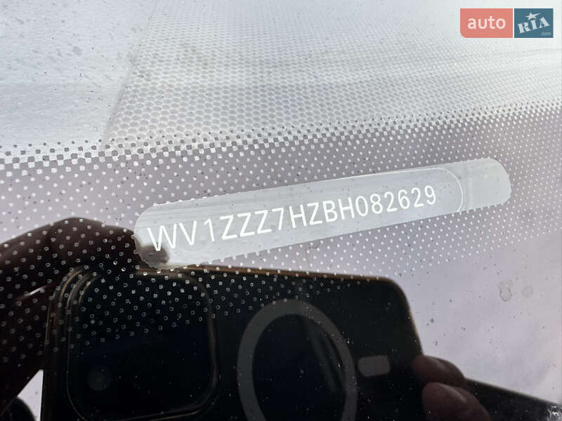 Грузовой фургон Volkswagen Transporter 2011 в Стрые