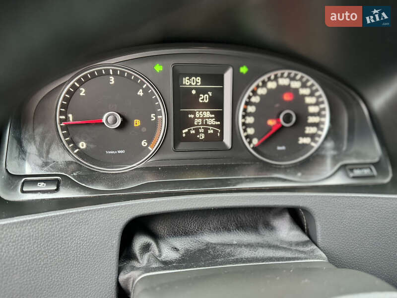 Грузовой фургон Volkswagen Transporter 2011 в Стрые