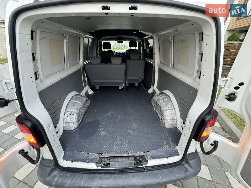 Грузовой фургон Volkswagen Transporter 2011 в Стрые