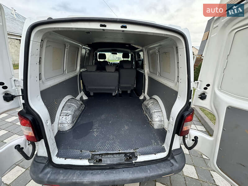 Грузовой фургон Volkswagen Transporter 2011 в Стрые