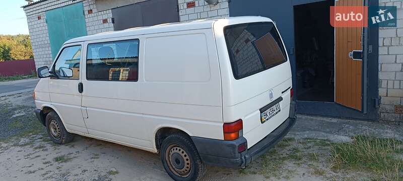 Минивэн Volkswagen Transporter 2000 в Вараше
