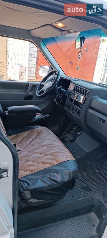 Минивэн Volkswagen Transporter 2000 в Вараше