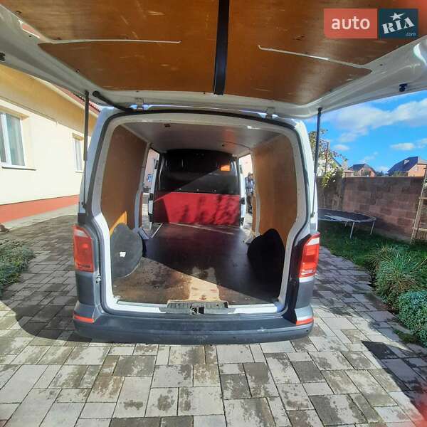 Грузовой фургон Volkswagen Transporter 2015 в Ровно