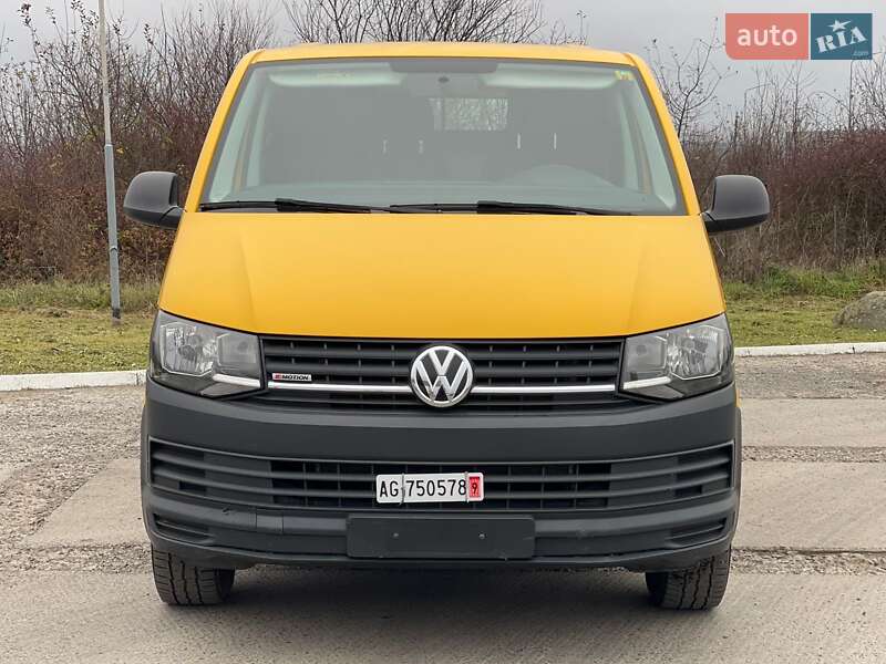 Вантажний фургон Volkswagen Transporter 2017 в Ужгороді