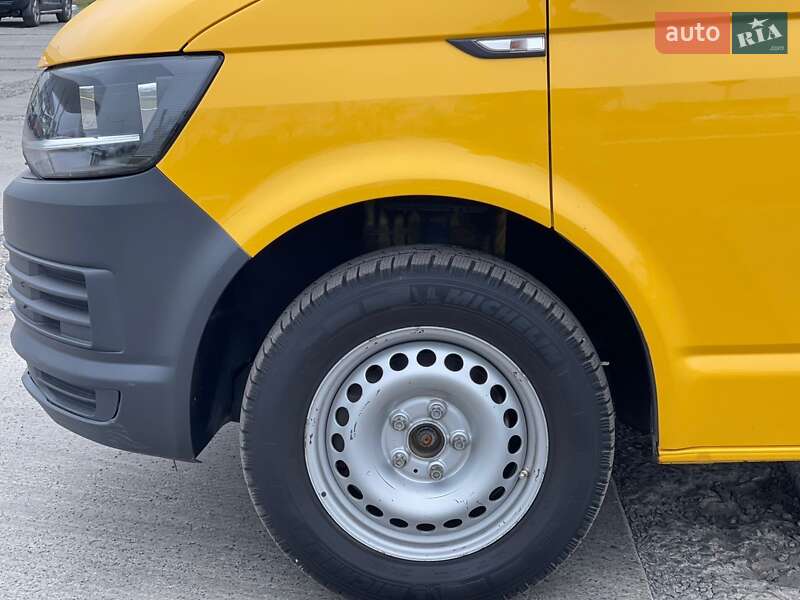 Вантажний фургон Volkswagen Transporter 2017 в Ужгороді