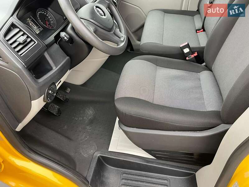 Вантажний фургон Volkswagen Transporter 2017 в Ужгороді