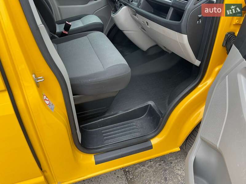 Вантажний фургон Volkswagen Transporter 2017 в Ужгороді