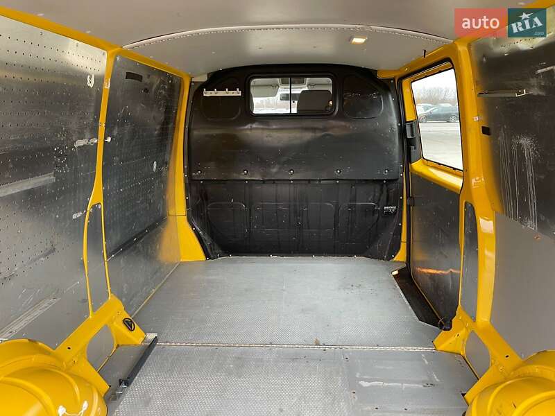 Вантажний фургон Volkswagen Transporter 2017 в Ужгороді