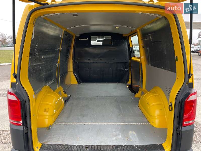 Вантажний фургон Volkswagen Transporter 2017 в Ужгороді