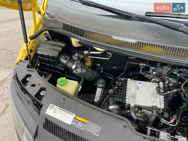 Вантажний фургон Volkswagen Transporter 2017 в Ужгороді