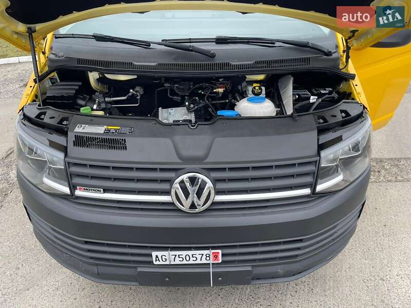 Вантажний фургон Volkswagen Transporter 2017 в Ужгороді