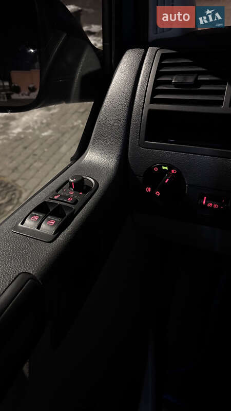 Минивэн Volkswagen Transporter 2014 в Хмельницком