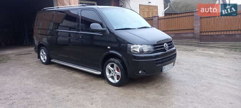 Минивэн Volkswagen Transporter 2010 в Гусятине