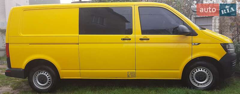 Вантажний фургон Volkswagen Transporter 2016 в Рівному