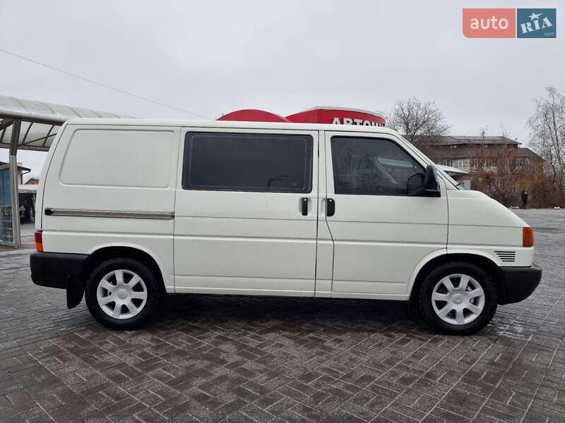 Вантажний фургон Volkswagen Transporter 2003 в Києві