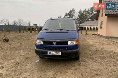 Мінівен Volkswagen Transporter 2000 в Сарнах