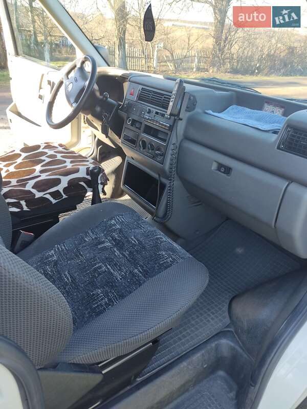 Минивэн Volkswagen Transporter 2002 в Захарьевке