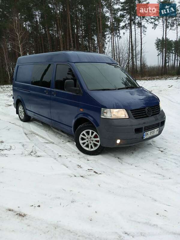 Вантажопасажирський фургон Volkswagen Transporter 2004 в Рівному