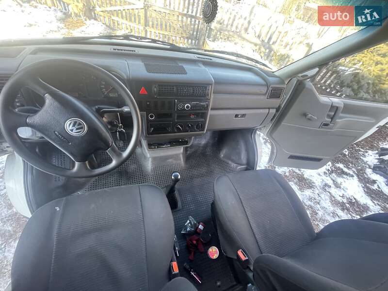 Минивэн Volkswagen Transporter 2000 в Буске