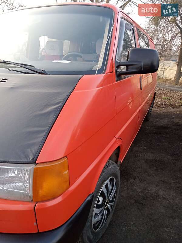 Минивэн Volkswagen Transporter 2000 в Нововолынске