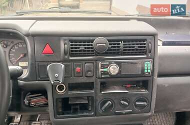 Грузопассажирский фургон Volkswagen Transporter 2001 в 