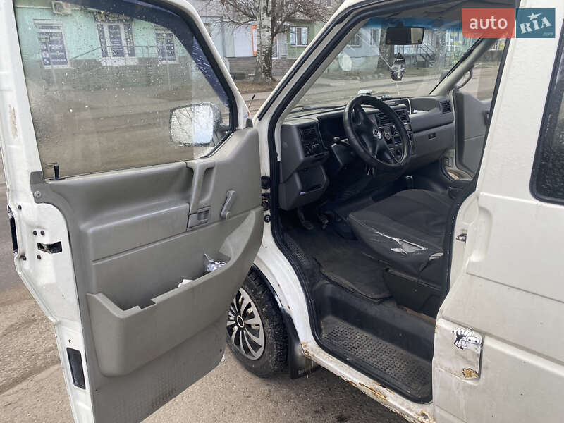 Грузопассажирский фургон Volkswagen Transporter 1999 в Буче