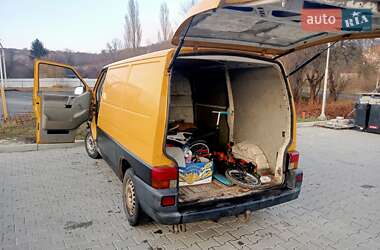 Вантажний фургон Volkswagen Transporter 2001 в Мукачевому