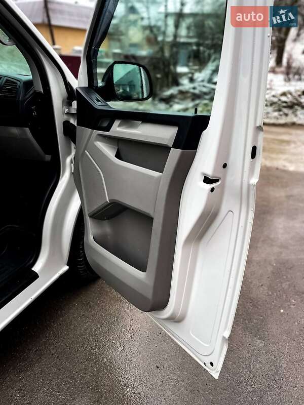 Минивэн Volkswagen Transporter 2016 в Дубно