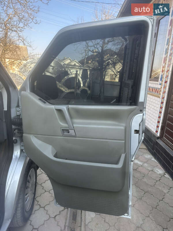Минивэн Volkswagen Transporter 2003 в Черновцах