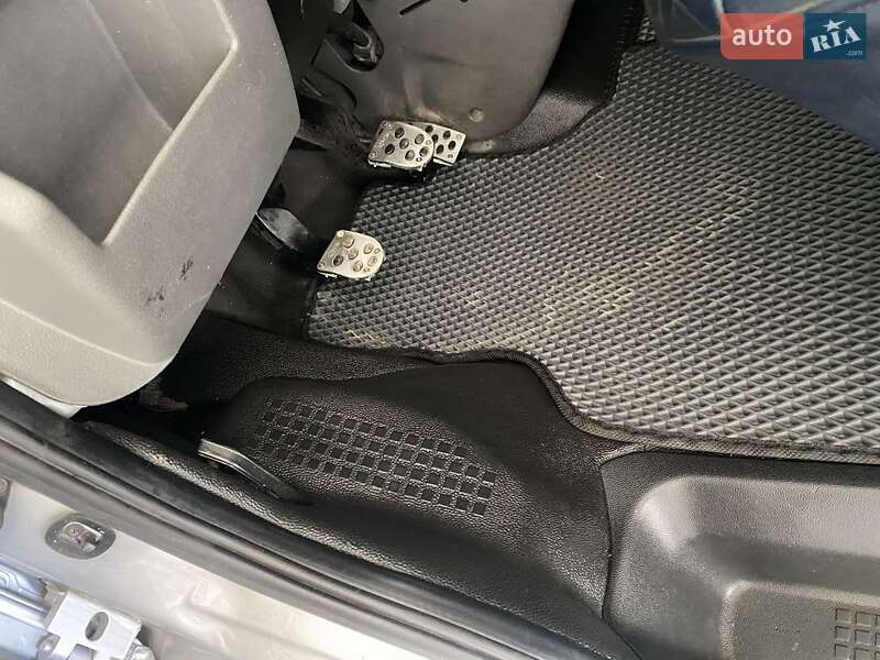 Минивэн Volkswagen Transporter 2001 в Косове