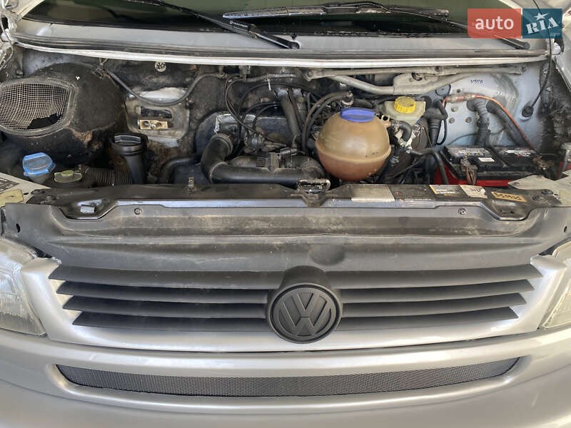 Минивэн Volkswagen Transporter 2001 в Косове
