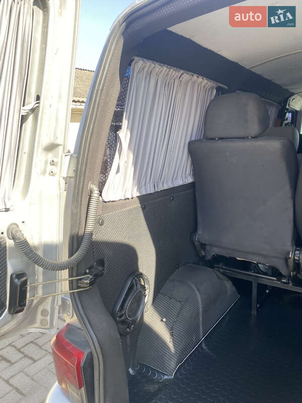 Минивэн Volkswagen Transporter 2001 в Косове